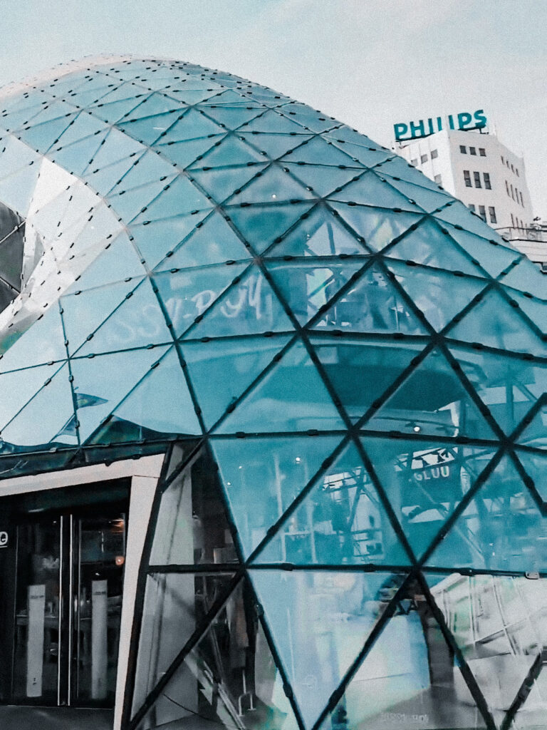 Glasgebäude ‘De Blob’ in Eindhoven