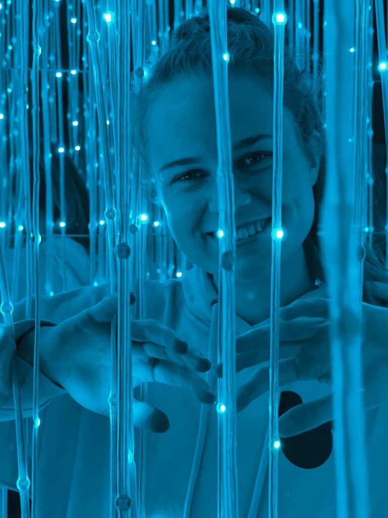 Krissi (Simply Fabulous) im Light Cube, Motion Imagination Experience Eindhoven
